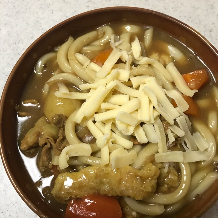 簡単ランチ！カレーの残りでチーズカレーうどん